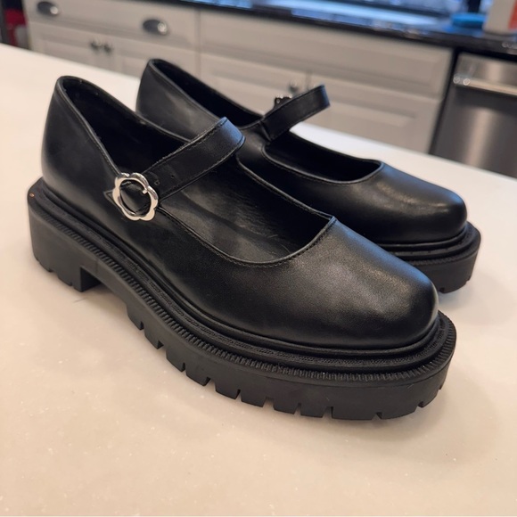American Eagle Women’s Black Mary Jane’s Chunky Lug Sole Size 6 NEW - Picture 3 of 9
